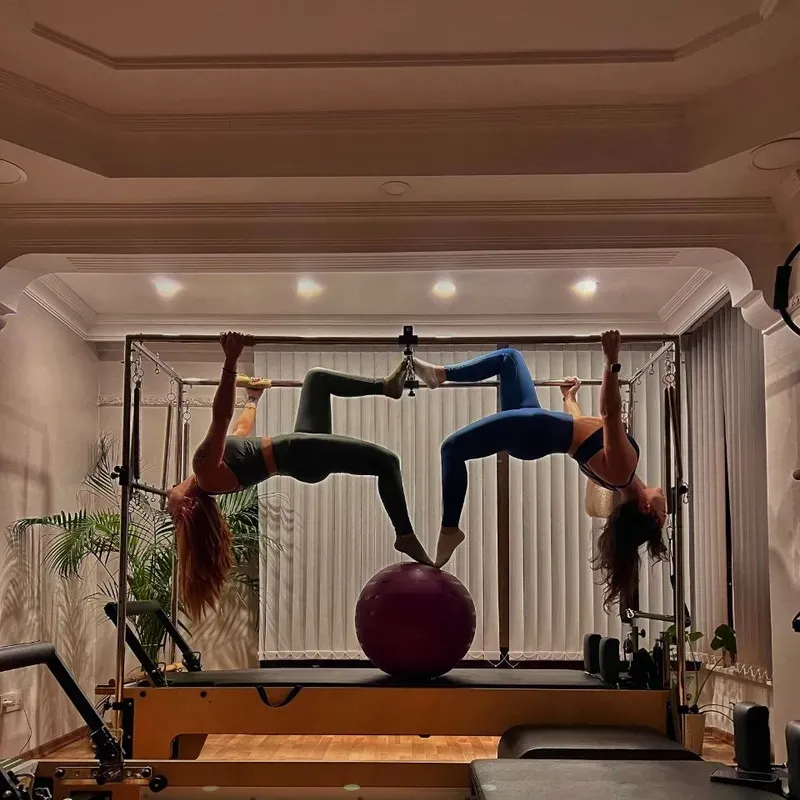 NK Pilates Studio grup reformer pilates seansı